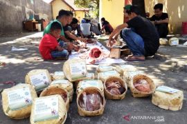 DKPP imbau masyarakat tak gunakan plastik hitam untuk bungkus daging kurban