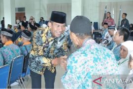 Pj Gubernur Babel lepas keberangkatan 80 calon haji kuota tambahan