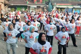 Sukarelawan Herviano gelar senam sehat tingkatkan kesehatan masyarakat