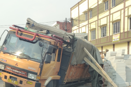 Truk ODOL terperosok, lalu lintas di Jalinsum jadi macet parah Page 1 Small