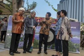 Peresmian gedung pusat data H2