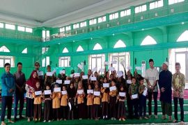 38 murid SD Muhamadiyah Muara Teweh terima santunan yatim piatu