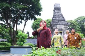 Khofifah maksimalkan Anjungan Jatim di TMII untuk gaet investor