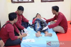 Polres Nagan Raya gelar khitanan massal gratis untuk anak-anak