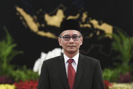 Meidyatama Suryodiningrat, dari jurnalis ke juru diplomasi di Rumania