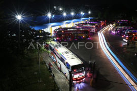 Puncak arus mudik Lebaran Idul Adha Terminal Batoh diprediksi bakal terjadi mulai malam ini