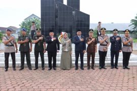 Pj.Wali Kota Tebing Tinggi ziarah ke taman makam pahlawan