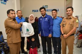 Perusahaan daerah salurkan bantuan sosial lebaran Idul Adha