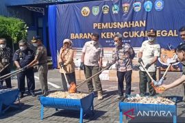 Bea Cukai Madiun musnahkan barang bukti jutaan batang rokok ilegal