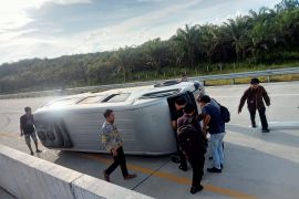 Minibus terguling di Tol Pekanbaru-Bangkinang, delapan dosen Universitas Pahlawan terluka