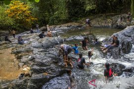 Situs Geopark Meratus Batu Sekis Sungai Kembang
