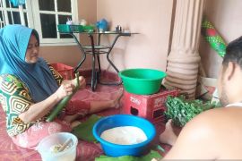 Jelang Idul Adha, permintaan lontong meningkat