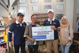 Bank Kalsel bantu fasilitas produksi Yayasan Rumah Kreatif & Pintar