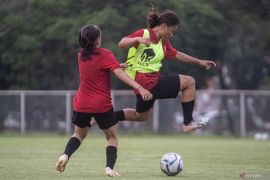 Latihan timnas wanita Indonesia U-19