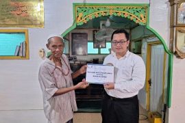 UPZ Bank Kalsel berikan bantuan biaya hidup warga lanjut usia