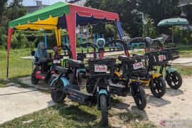 Jasa  sewa sepeda listrik di Istana Maimun laris saat Idul Adha