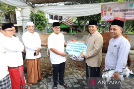 Wawali Tangerang Selatan sembelih sendiri hewan kurbannya