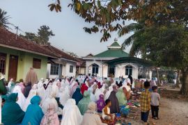 Warga Simbaringin padati masjid Baitul Mutaqin laksanakan shalat Idul Adha