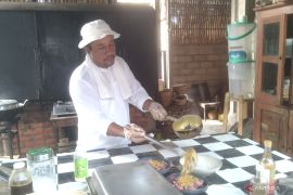 Pelaku UMKM Bali jual makanan tradisional, bayarnya sukarela