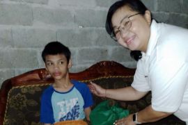 DPRD Gorontalo Utara salurkan bantuan ke penyangang disabilitas usia sekolah