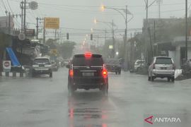 Senin BMKG prakirakan cuaca di sebagian besar Indonesia berawan, faktanya Banda Aceh hujan