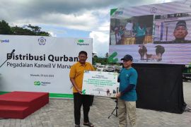 Pegadaian Kanwil Manado salurkan hewan kurban untuk kaum dhuafa