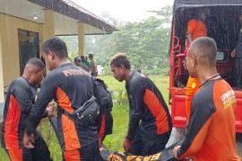 Tim SAR gabungan evakuasi penumpang long boat tenggelam di perairan Kaimana