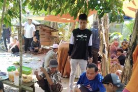 Anggota DPRD Balangan sumbang dua ekor sapi untuk kurban