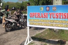 Melihat pelaksanaan razia KTP bagi warga Kota Palangka Raya