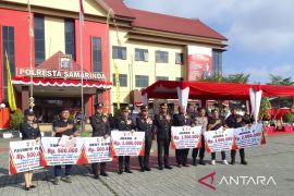Polresta Samarinda berikan  penghargaan pada HUT Bhayangkara ke -77
