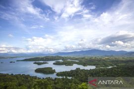 Eloknya panorama Geopark Meratus dari sisi timur di Riam Kanan