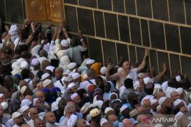 Suara tangisan terdengar dari jutaan orang tunaikan tawaf wada