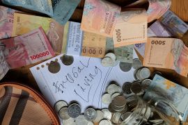 To live frugally in moderation