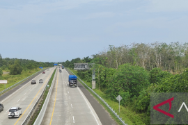 Arus balik kendaraan pemudik ramai melintasi tol Lampung Page 4 Small