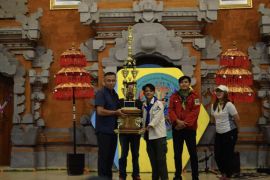 Mahasiswa ULM rebut piala bergilir "Susur Pantai Bali 2023"