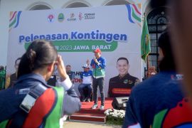 Sekda lepas kontingen Jawa Barat berlaga di FORNAS VII di Bandung