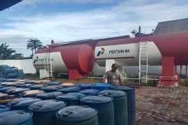 Nelayan Tiku Agam tak melaut dampak kesulitan dapatkan BBM