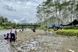 Pengunjung wisata sungai Maranting sesalkan tidak adanya fasilitas toilet