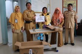 Pemko Tebing Tinggi serahkan bantuan peralatan untuk UMKM dari Provsu