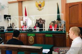 Hakim vonis WNA Inggris aniaya polisi 2,6 tahun penjara