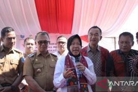 Mensos Risma antar bantuan kapal untuk nelayan Bangka