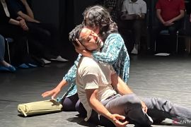 Lab Teater Ciputat-Teater Jepang pentas bareng "Kematian"