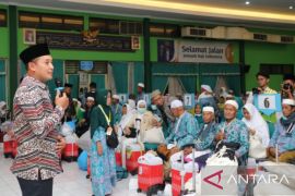 Sebanyak 405 jamaah haji asal Sampang tiba di daerah asal