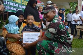 Danrem 023 Kolonel Lukman saksikan sunatan massal di PTPN III Batang Toru