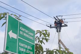 PLN wujudkan penyalaan listrik 24 jam di tiga desa perbatasan