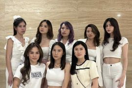 Blushing Summer, kolaborasi Upmost dengan Plie dan Glamfinity