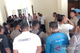 Polres Gorontalo Utara tahan lima orang pelaku judi sabung ayam