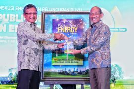 Komut PGN Arcandra Tahar terbitkan buku "Public Interest in Energy Sector"