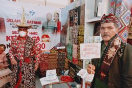 NTT tampilkan kain tenun di ajang Harganas 2023