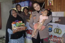 Polwan bantu pemerintah daerah tekan stunting di Balangan